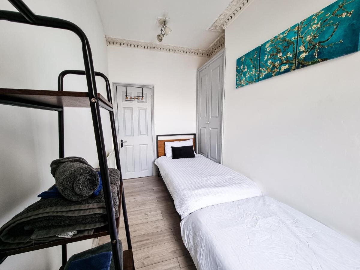 Newly Refurbished Flat In Central Cheltenham With Parking Esterno foto