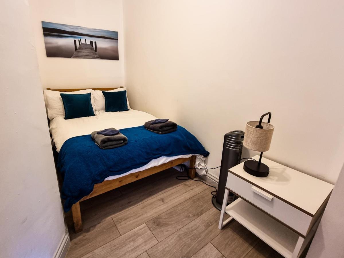 Newly Refurbished Flat In Central Cheltenham With Parking Esterno foto
