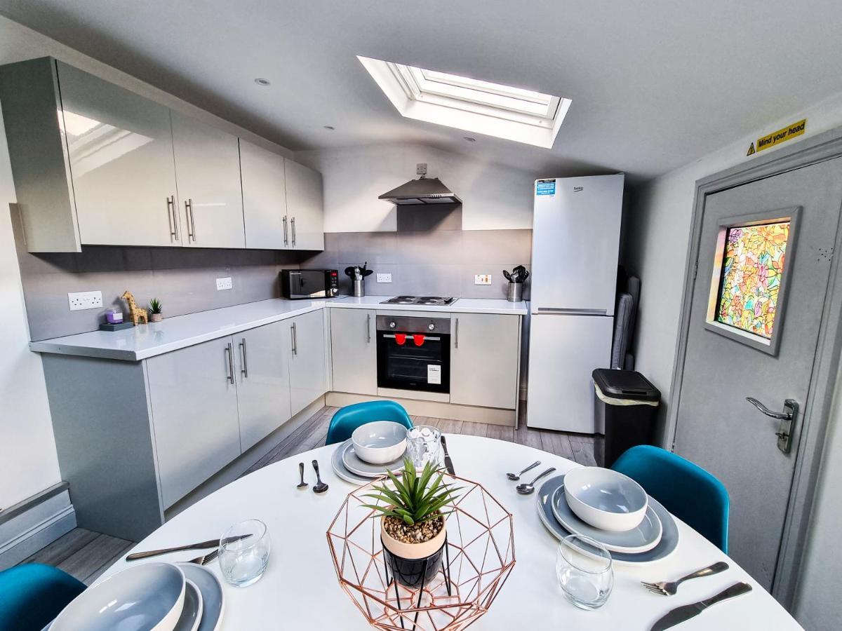 Newly Refurbished Flat In Central Cheltenham With Parking Esterno foto