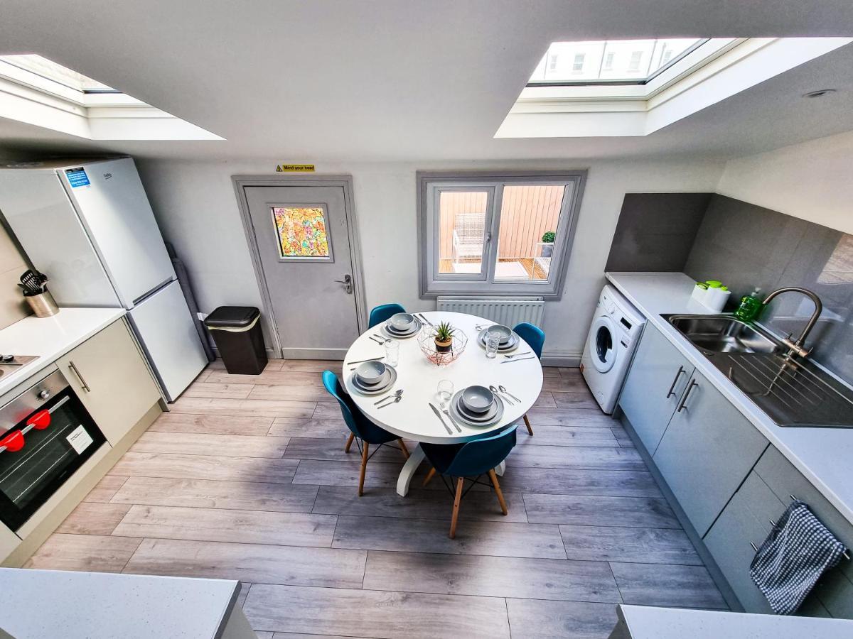 Newly Refurbished Flat In Central Cheltenham With Parking Esterno foto