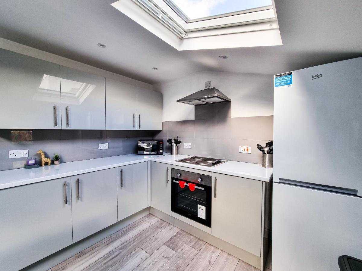 Newly Refurbished Flat In Central Cheltenham With Parking Esterno foto